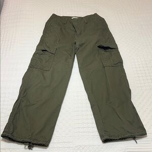 Levi's Women's Olive Straight Cargo Pants